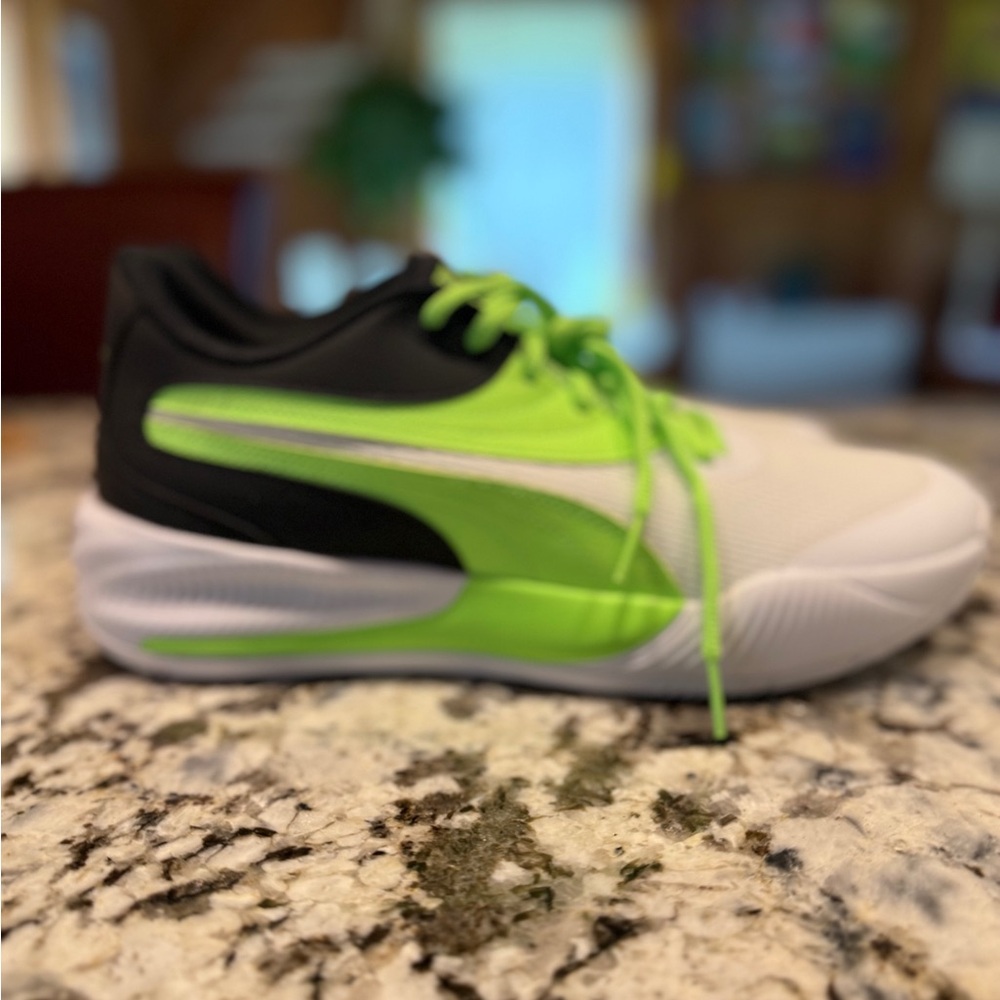Puma Black and Green Athletic Shoes with Sleek Design